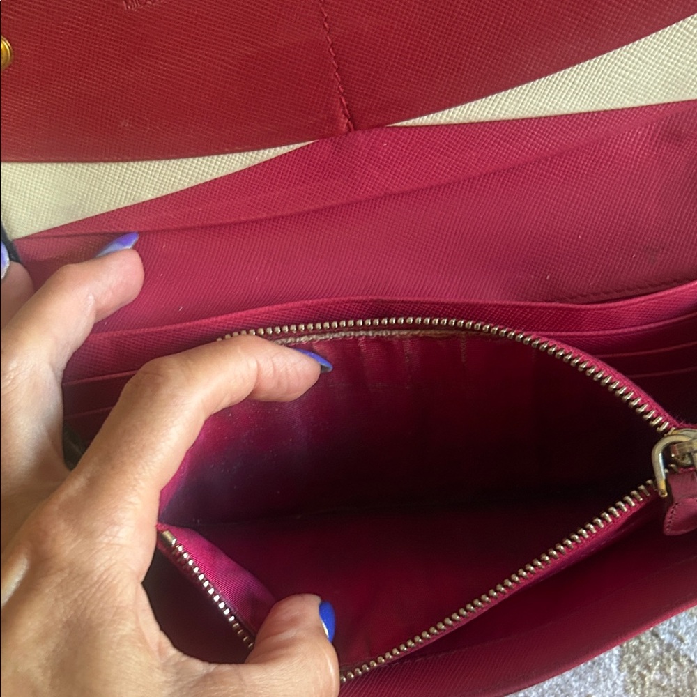 Pre-loved PRADA Black Saffiano leather fwallet with gold finish PRADA lettering - Picture 6 of 6